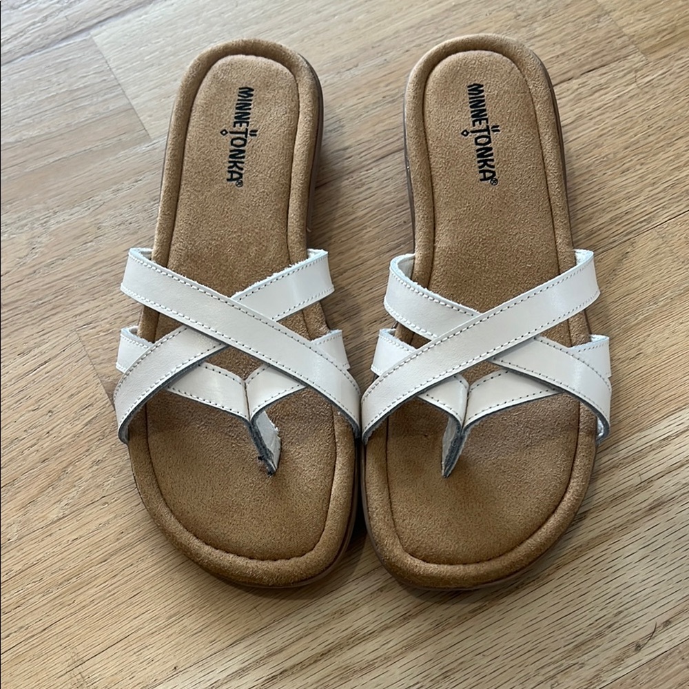 Minnetonka Women's White Sandals
